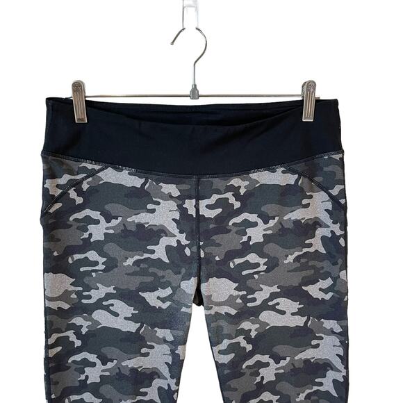 FABLETICS Women's Camo Cropped Capri Workout Leggings Green Gray - Picture 3 of 7